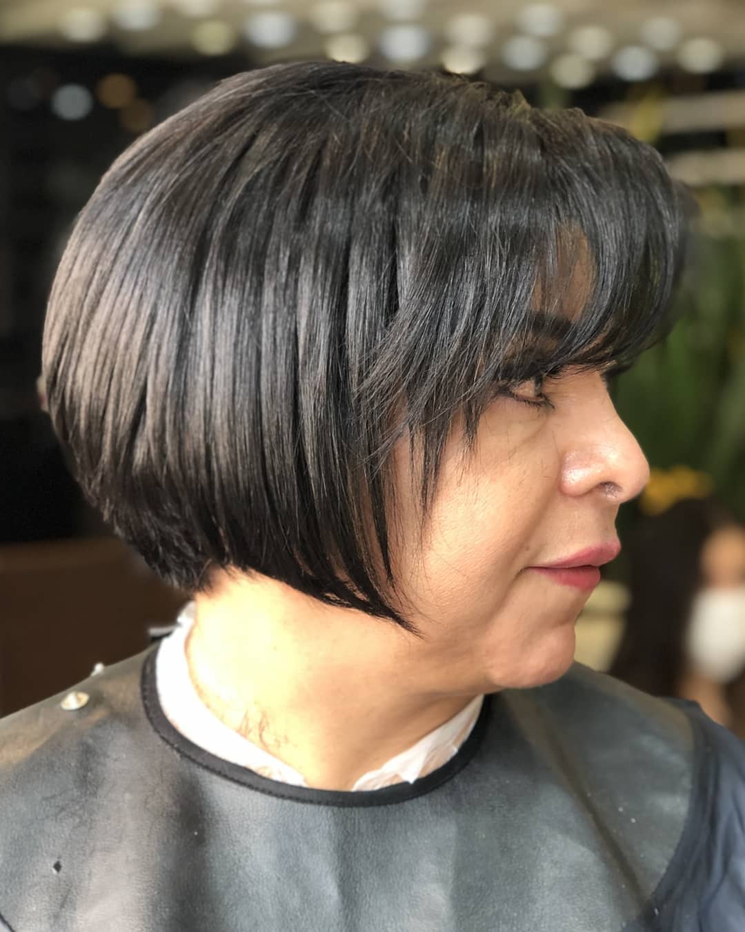 Dark haircuts for ladies over 60: 15 ideas that will correct the image