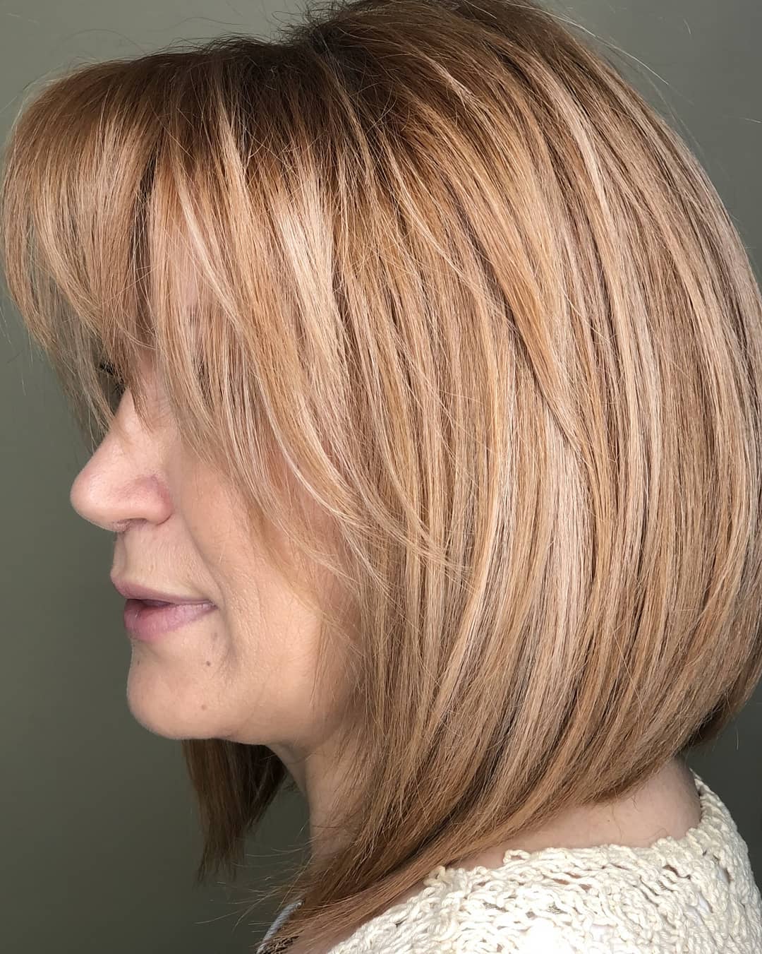 Medium bob for ladies over 60: 12 ideas that emphasize modern style