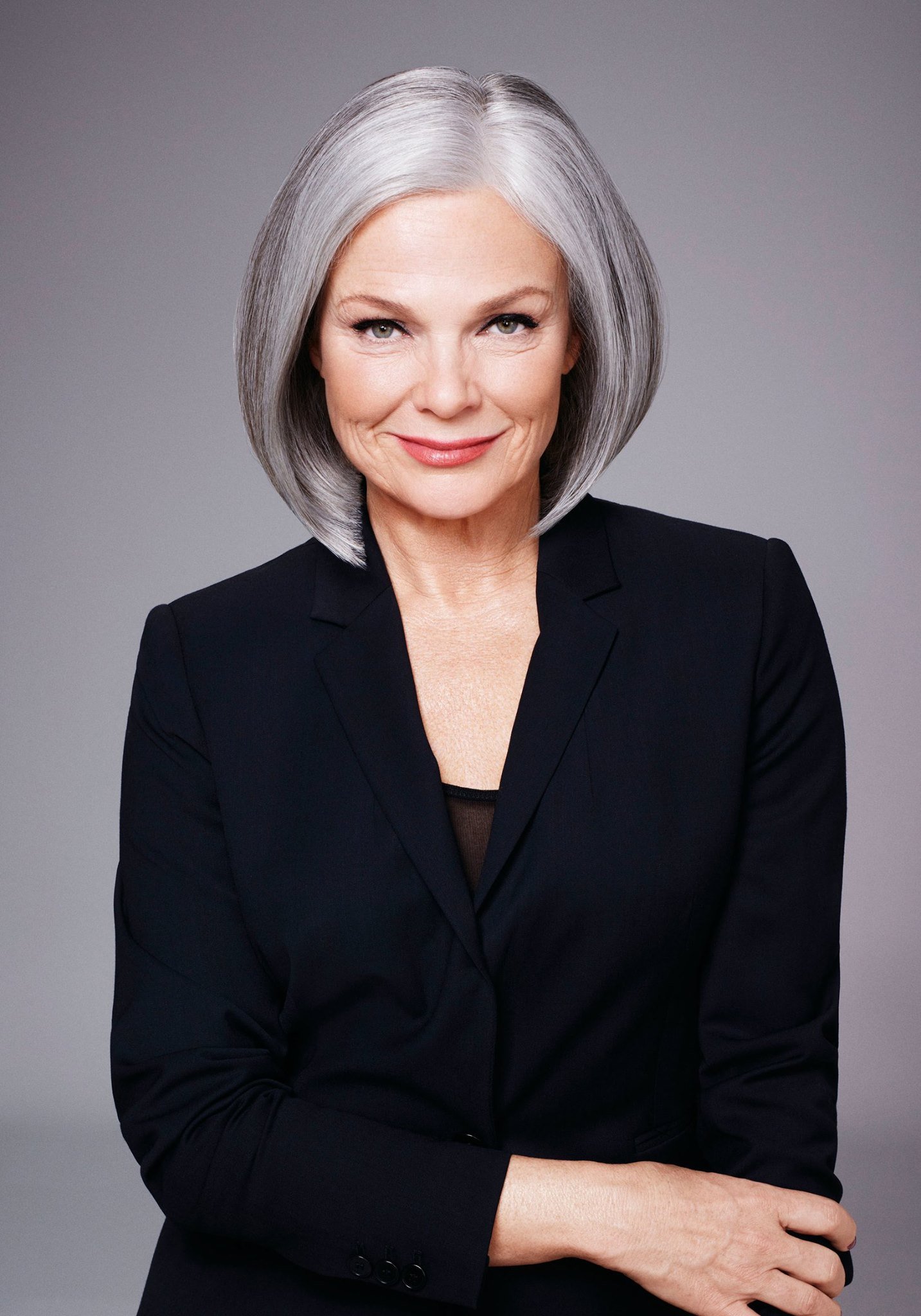 Medium bob for ladies over 60: 12 ideas that emphasize modern style